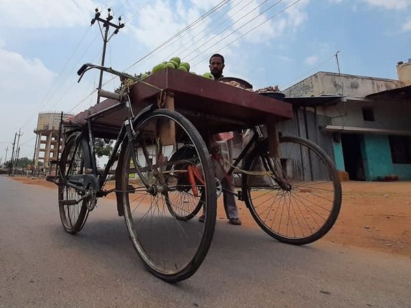 साइकिल के इस जुगाड़ में सभी का ध्यान अपनी ओर खींचा।