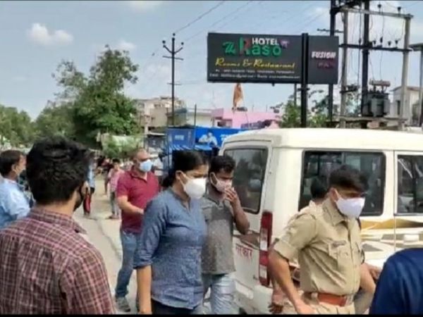 बरामद रेमडेसिविर इंजेक्शन बंग्लादेश का बताया जा रहा है। पुलिसिया पुछताछ में बड़े रैकेट का खुलासा हो सकता है। - Dainik Bhaskar