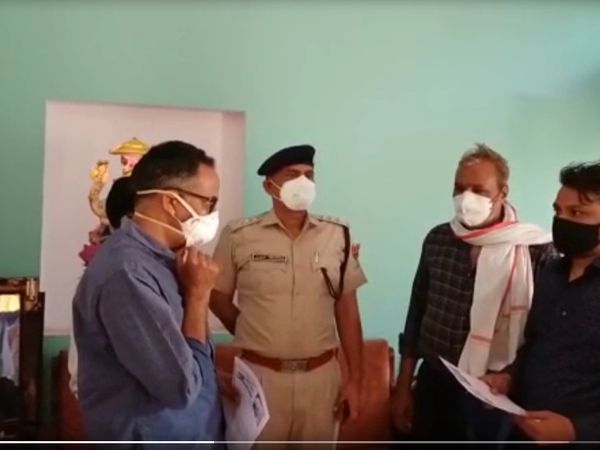 सीएम की अपील लाई रंग, 45 शादियां रद्द: कोरोना संक्रमण से शादियां स्थगित करने वालों को जिला प्रशासन दे रहा अभिनंदन पत्र; लिखा- कोरोना महामारी में आपका यह कदम सराहनीय