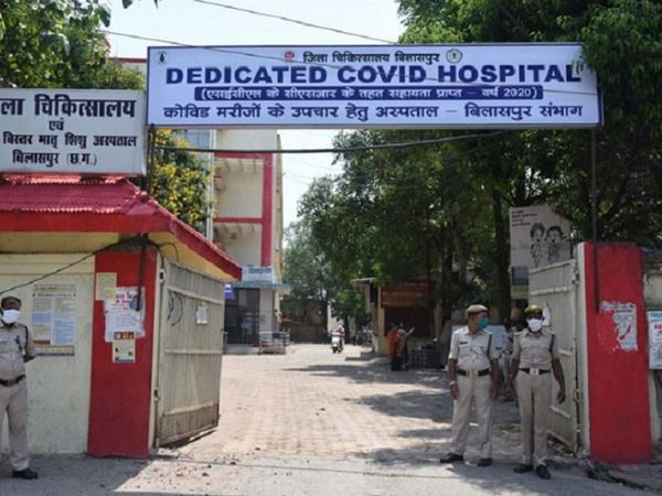 सहा के सामुदायिक स्वास्थ्य केंद्र में महिला में को विभाजित के लक्षण देखने वाले डॉक्टरों ने उन्हें जिला अस्पताल ले जाने की सलाह दी।