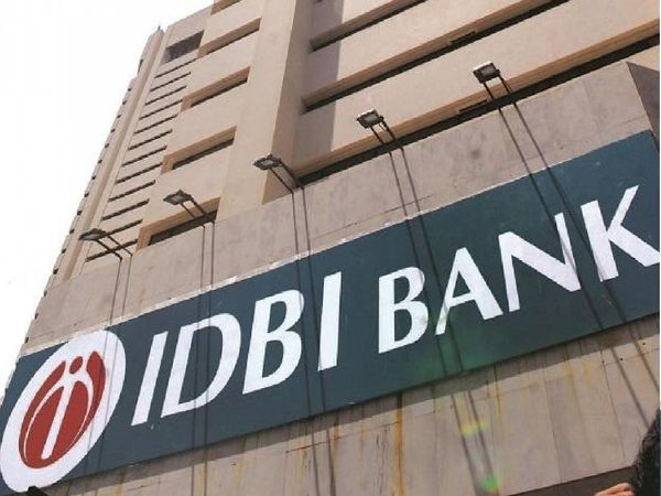 IDBI बैंक ने मार्च में समाप्त तिमाही में 512 करोड़ रुपए का फायदा कमाया था। एक साल पहले यह फायदा 135 करोड़ रुपए था। हालांकि पांच साल बाद पहली बार सालाना आधार पर लाभ कमाया था। - Dainik Bhaskar