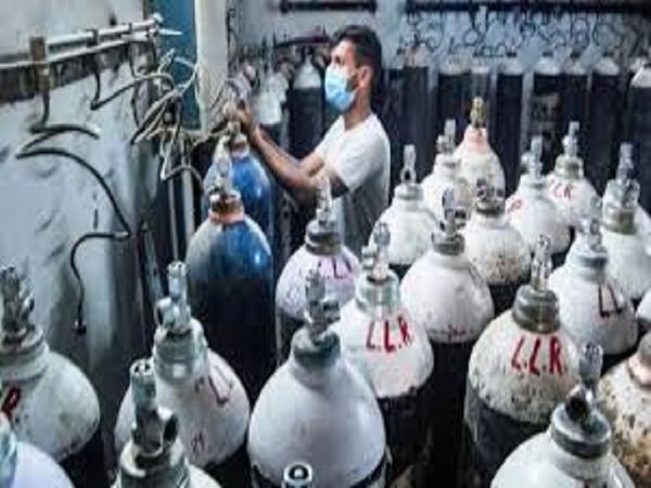 बीएसपी कर्मी ऑक्सीजन आपूर्ति के लिए दिन रात काम कर रहे रहै।