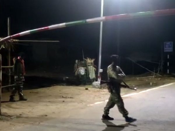 बीजापुर के नक्सल प्रभावित क्षेत्र तिमेड और तारलागुड़ा में चेकपोस्ट बनाया गया है। तिमेद में महाराष्ट्र की ओर से, तो तारलगुड़ा में आंध्रप्रदेश और तेलंगाना से लोग छतीसगढ़ में प्रवेश कर रहे हैं।