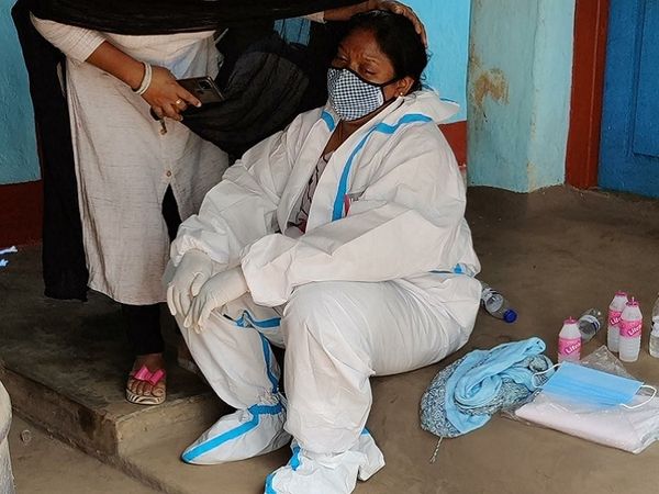 दीपक कर्मा के निधन से विधायक व मां देवती कर्मा और पत्नी रमा कर्मा का रो-रो कर बुरा हाल था। पत्नी रमा कर्मा कह रही थी, जीवन के सफर में आप मुझे अकेला छोड़ दिया दीपक।