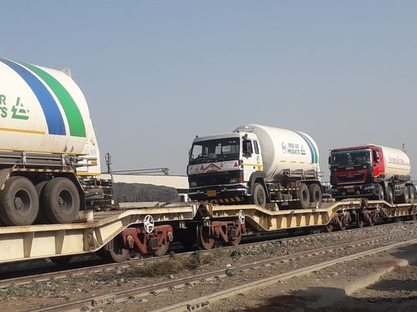 इनमें से एक टैंकर जयपुर व एक टैंकर झालावाड़ भेजा जाएगा