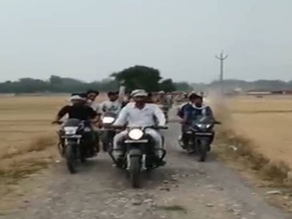 यूपी के अमेठी में एक प्रधान ने प्रतिबंध के बावजूद जुलूस निकाला। - Dainik Bhaskar
