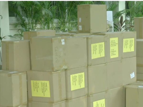 दिल्ली पुलिस ने अब तक 524 ऑक्सीजन कंसंट्रेटर पकड़े हैं।