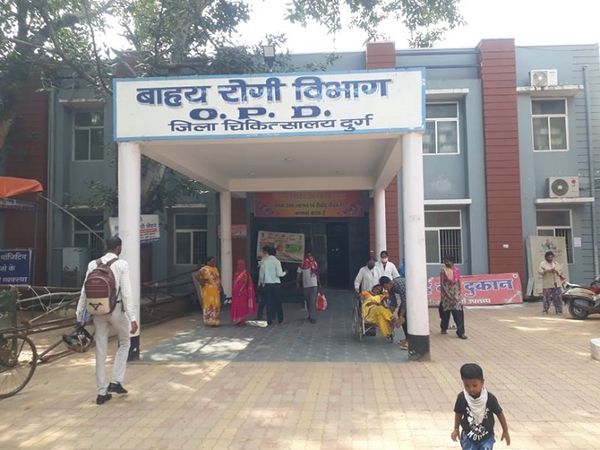 ग्रामीण क्षेत्र में वैक्सीनेशन के लिए बनाए गए केंद्र की दूरी बाधा बनी हुई है।