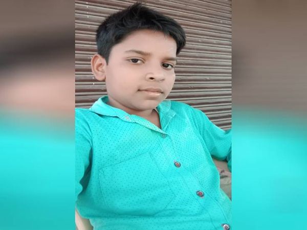 पुलिस इस प्रकरण में केस दर्ज कर आरोपियों की तलाश में जुटी है। मृतक दीपक।- फाइल फोटो - Dainik Bhaskar