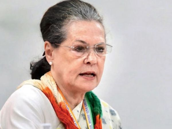 (फाइल फोटो - सोनिया गांधी और तथागत रॉय) पार्टी ने कोरोना को बनाया हथियार, असंतुष्टों को भी इसके थमने का इंतजार - Dainik Bhaskar