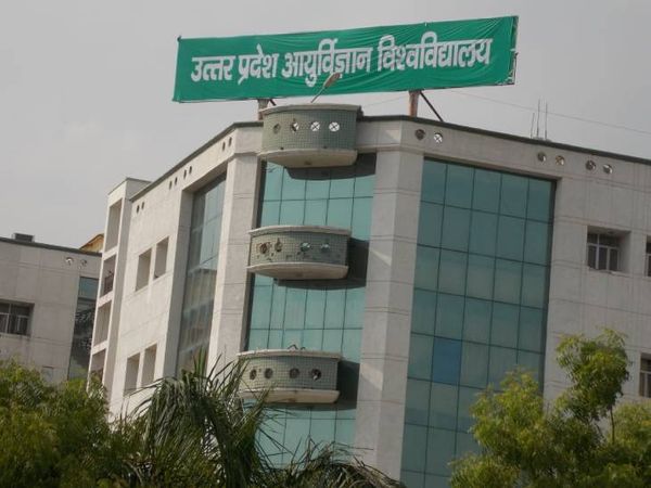 सैफई मेडिकल कॉलेज के वीसी छुट् - Dainik Bhaskar