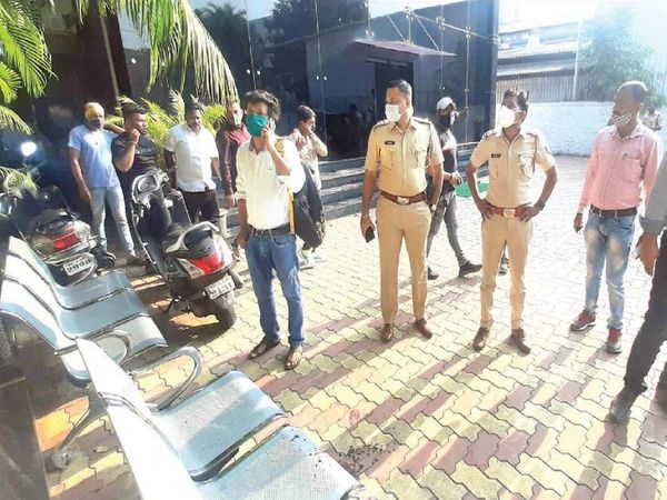 घटनास्थल पर मौजूद खून को देख पुलिस को विधायक की कहानी पर संदेह हुआ।