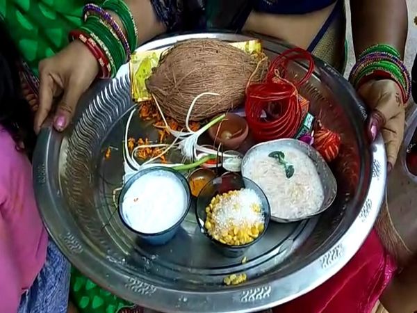 राजनांद में कोरोना को भगाने के लिए महिलाओं के लिए पाठ पाठ का साझा हैं।