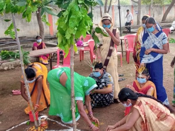 कोविड सेन्टर के इलाज़ के लिए रोगाणु रोगाणु मरीज के इलाज के लिए डॉल-दुल्हन के परिजन बने।