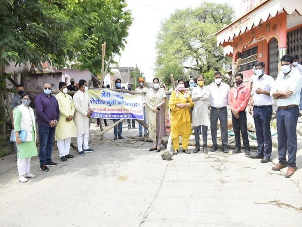 मंत्री ने ग्रामीणों से कहा कि वे बीमारी को छिपाएं नहीं, इलाज करवाएं।