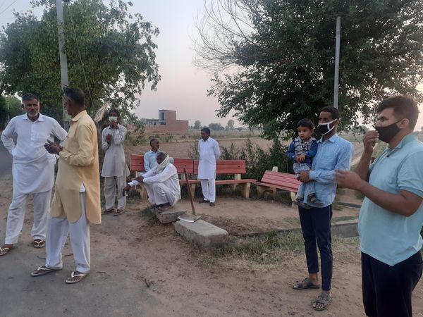 गांव ढांड में झोलाछापों ने ही गांवों की सेहत की कमान संभाली हुई है। यह एक गांव की बात नहीं है, हर दूसरे गांव की कहानी है।