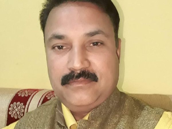 मुकेश यादव।
