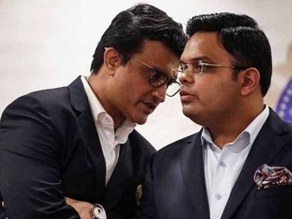 माना जा रहा है कि कप्तान मिताली राज और कोच रमेश पोवार के बीच पहले की अनबन को देखते हुए सिलेक्शन मीटिंग में सौरव गांगुली और जय शाह दोनों मौजूद थे।
