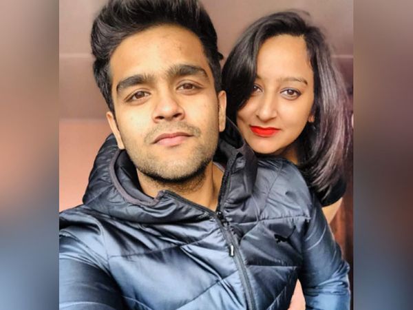 होटल मैनेजमेंट का कोर्स कर रहे बेटे आर्यन के साथ मृतक सोनिया। -फाइल फोटो - Dainik Bhaskar