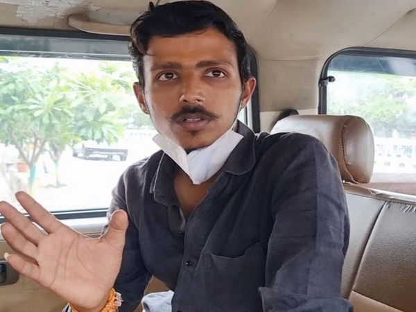 स्वास्थ्य विभाग के अधिकारी के ड्राइवर पुनीत अग्रवाल को पुलिस ने पकड़ा है।