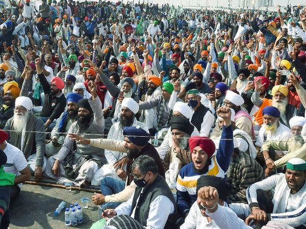 कोरोना की दूसरी लहर और भीषण गर्मी के बीच किसानों का आंदोलन सिंघु बॉर्डर समेत दिल्ली की सीमाओं पर जारी है। - Dainik Bhaskar
