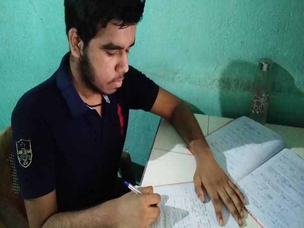 आगे आगे की परीक्षा की परीक्षा उत्तीर्ण करना।