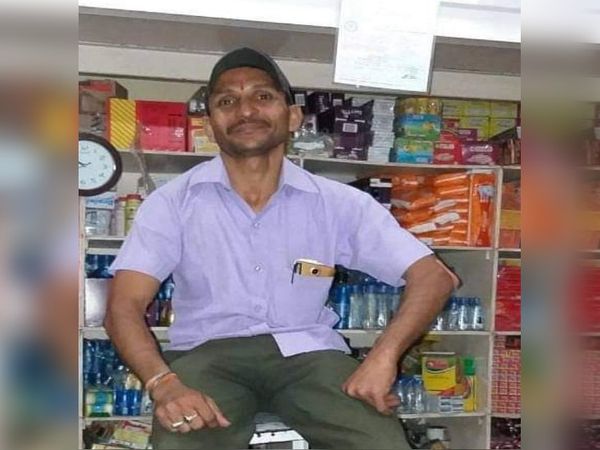 राजकुमार मुंबई में एक किराने की दुकान चला रहे थे।