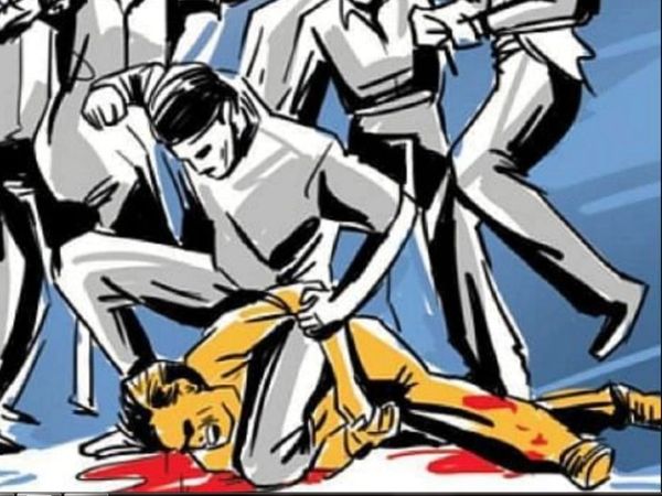 दोनों युवकों ने बीच बचाव करने वाले लोगों को भी धमकी दे दी थी। - Dainik Bhaskar