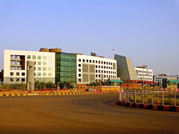 तस्वीर नवा रायपुर स्थित मंत्रायल की है। यहीं से ये नया आदेश शनिवार को जारी किया गया। - Dainik Bhaskar