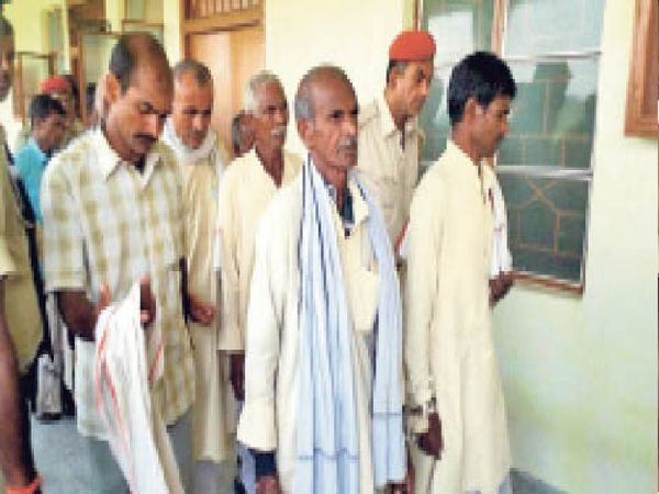 लोअर कोर्ट ने इनमें से 10 को फांसी और 3 को उम्रकैद की सजा दी थी
