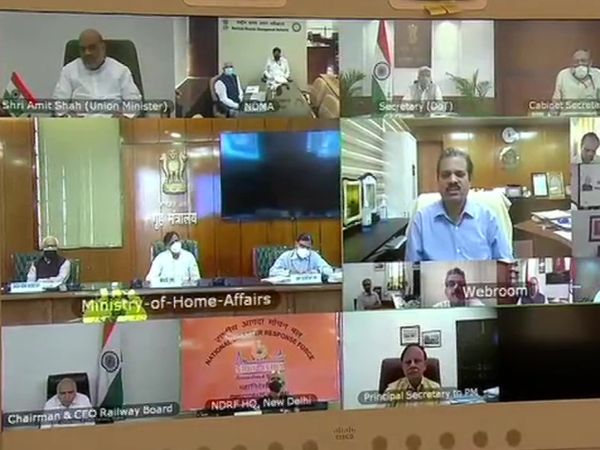 PM मोदी के साथ मीटिंग में गृह मंत्री अमित शाह भी शामिल हुए।