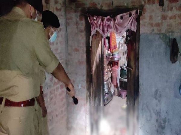 घटना के बाद मौके पर पहुंचे पुलिस अधिकारी।