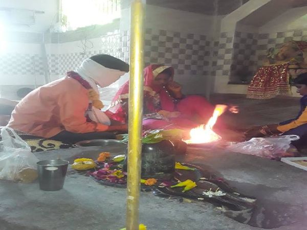 फेसबुक पर दोनों की हुई थी दोस्ती - Dainik Bhaskar