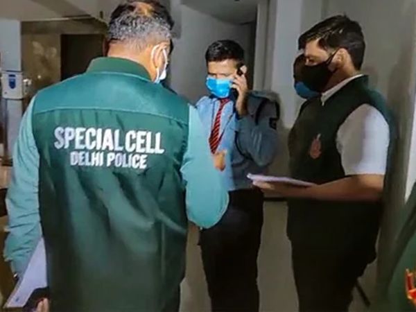 टूलकिट मामले की जांच के लिए सोमवार शाम दिल्ली पुलिस की स्पेशल सेल की दो टीमें ट्विटर के ऑफिस पहुंचीं। पहले एक टीम दिल्ली में लाडो सराय के दफ्तर पहुंची। इसके बाद दूसरी टीम गुड़गांव के ऑफिस पहुंची थी। (फाइल फोटो) - Dainik Bhaskar