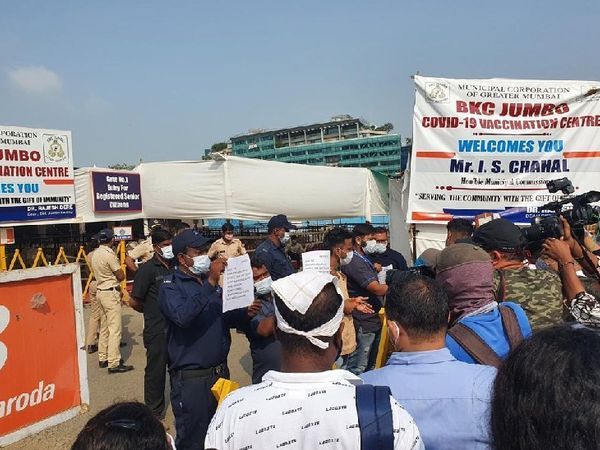 फिल्हाम मुंबई में वैक्सीन की कमी के चलते हर दिन कहीं न कहीं वैक्सीनेशन रोकना पड़ता है। - Dainik Bhaskar