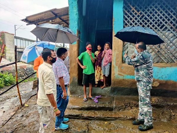 पुलिस-प्रशासन की टीम द्वारा डूब क्षेत्र में रहने वाले लोगों को सुरक्षित स्थानों जाने की अपील की गई।