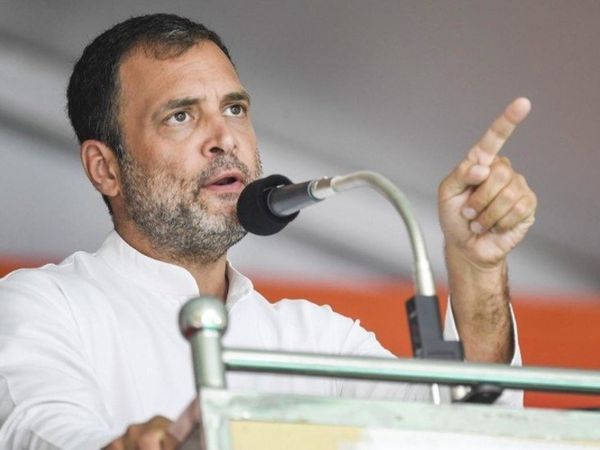 राहुल गांधी पिछले कुछ दिनों से लगातार सरकार की वैक्सीनेशन पॉलिसी पर सवाल उठा रहे हैं। (फाइल फोटो) - Dainik Bhaskar