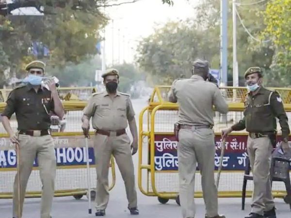 पुलिस ने बताया कि मुख्य आरोपी परमीत फरार है, जिसकी तलाश की जा रही है। उसके दोस्त राहुल को गिरफ्तार कर लिया गया। -फाइल फोटो - Dainik Bhaskar