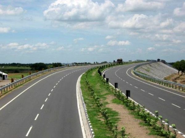 दिल्ली-हरिद्वार हाईवे पर अलग-अलग स्थानों पर दो सड़क हादसों में हुई मौत। - Dainik Bhaskar