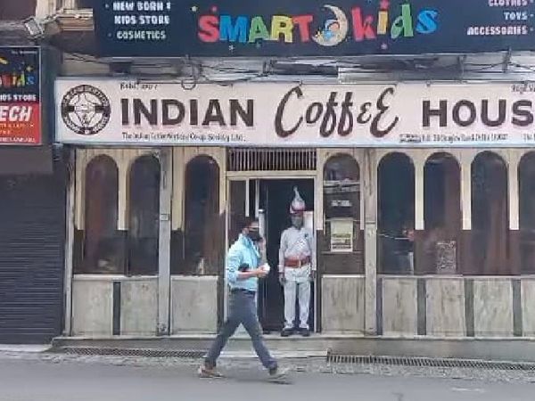 शिमला का इंडियन कॉफी हाउस जहां हर किसी का बैठना सपने से कम नहीं होता। - Dainik Bhaskar
