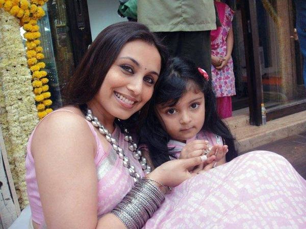 From Anushka-Virat to Kareena-Saif, these Bollywood celebs like to keep kids away from the media and limelight | अनुष्का-विराट से लेकर करीना-सैफ तक, बच्चों को मीडिया की नजरों और लाइमलाइट से दूर रखना पसंद करते हैं ये बॉलीवुड सेलेब्स 8 From Anushka-Virat to Kareena-Saif, these Bollywood celebs like to keep kids away from the media and limelight | अनुष्का-विराट से लेकर करीना-सैफ तक, बच्चों को मीडिया की नजरों और लाइमलाइट से दूर रखना पसंद करते हैं ये बॉलीवुड सेलेब्स - WPage - क्यूंकि हिंदी हमारी पहचान हैं