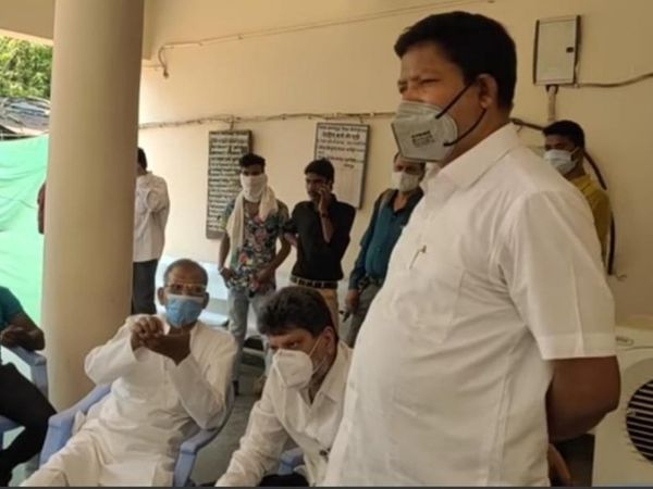 पूर्व मंत्री महेश गागड़ा समेत बस्तर के 6 भाजपा नेता ग्रामीणों से मिलने नहीं जा सके।