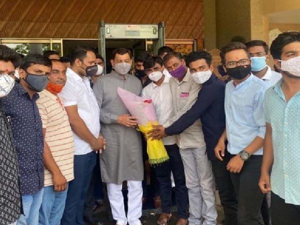 छत्रपति संभाजी राजे पिछले कुछ दिनों से लगातार प्रदेश के अलग-अलग हिस्सों का दौरा कर मराठा आरक्षण के लिए लोगों का समर्थन जुटा रहे हैं।