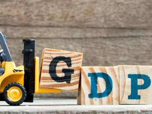 जनवरी से मार्च के दौरान यानी चौथी तिमाही में देश के सकल घरेलू उत्पाद (GDP) की विकास दर 1.6% रही है। - Dainik Bhaskar