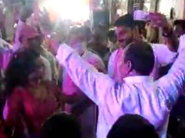 समारोह में झूमते दिखे बीजेपी नेता। - Dainik Bhaskar