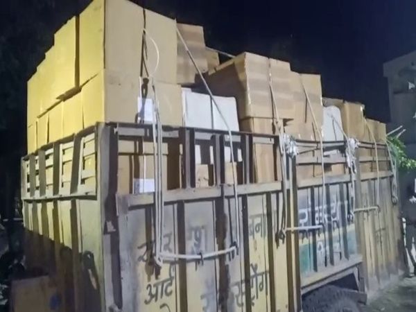 दवाओं में कोडीन सीरप की 13 सौ बोतलें व ट्रामाडोल हाइड्रोक्लोराइड कैप्सूल बरामद। - Dainik Bhaskar