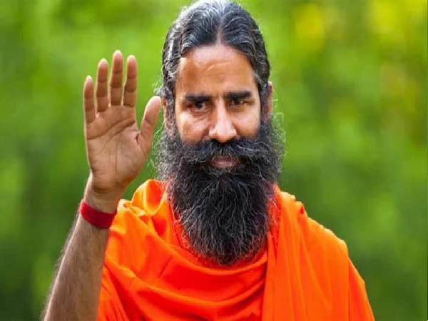 एडवोकेट बस्सी ने बाबा रामदेव पर यह आरोप भी लगाया कि लोगों को मूर्ख बनाकर बाबा सिर्फ अपनी संपत्ति बना रहे हैं। - Dainik Bhaskar
