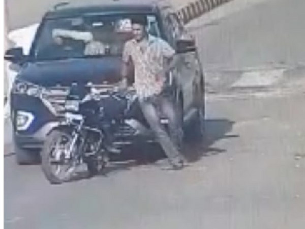 डॉक्टर हत्याकांड का आरोपी बाइक चालक गिरफ्तार:पुलिस के डर से जंगल में छुपा बैठा था, मुख्य आरोपी अब भी फरारा; 3 जिलों की 300 जवान सर्च में जुटे