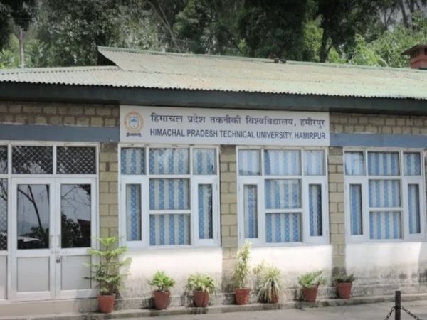 यूनिवर्सिटी कुलपति प्रो. एसपी बंसल के कार्यकाल में पिछले तीन साल में हुए कार्यों की प्रशंसा की। - Dainik Bhaskar