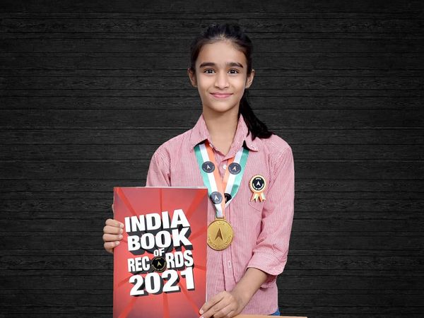 हुनर से मिली कामयाबी: गुरुग्राम की विकरुति शर्मा ने एक मिनट में 18 बार एडवांस योगासन कर इंडिया बुक ऑफ रिकॉर्ड में दर्ज कराया नाम 15 जिला की 11 वर्षीय विकरुति शर्मा। - Dainik Bhaskar